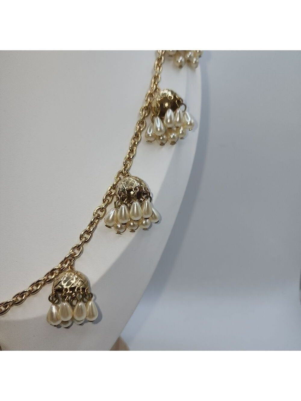 Fern Mallis Simulated Pearl Cluster Drop Necklace NWOT - Picture 3 of 9